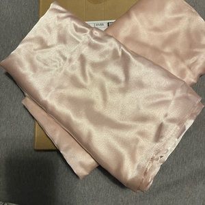 NIB King size satin pillow cases blush set of 2
